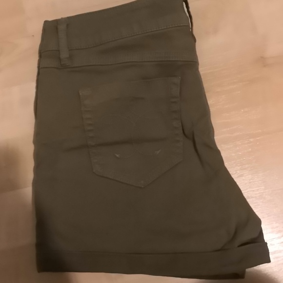 Dark green shorts - Picture 3 of 5